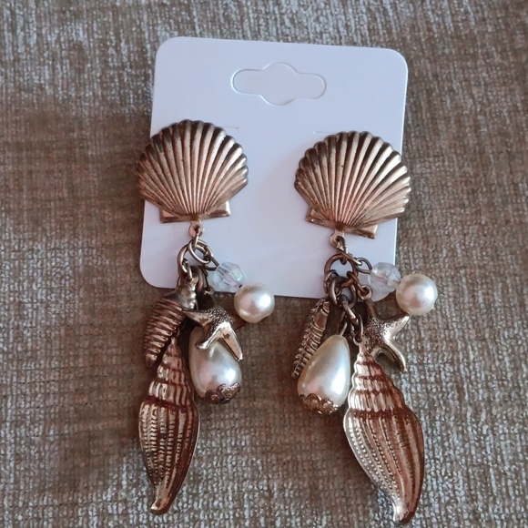 Vintage Gold Tone Seashell Bead Post Dangle Earrings - Picture 8 of 10